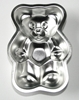 Metalen speelgoed bakvorm in de vorm van een beer.