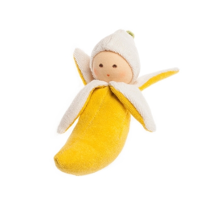 Grijpspeelgoed in de vorm van een geopende banaan popje in gele  en witte bio badstof met witte muts en handgeschilderd gezichtje.