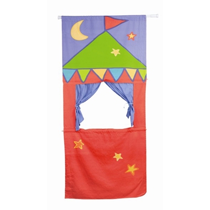 Poppenkast bestaande uit een zeil opgehangen aan een telescopische stang, versierd met een  circustent met blauwe gordijnen die open kunnen, een groen dak en bovenaan een rode vlag. De maan en een ster schitteren aan de hemel. Het circus zelf is ook versierd met sterren.