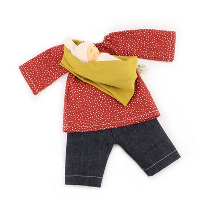 Poppenkleertjes Nanchen Mama:  donkerblauwe jeans, rood kleedje met witte stippen en gele draagzak met babytje erin.