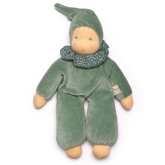 Nanchen Nani mint popje met munt-groen pakje gemaakt van bio katoen en bio wol voor baby’s en peuters.